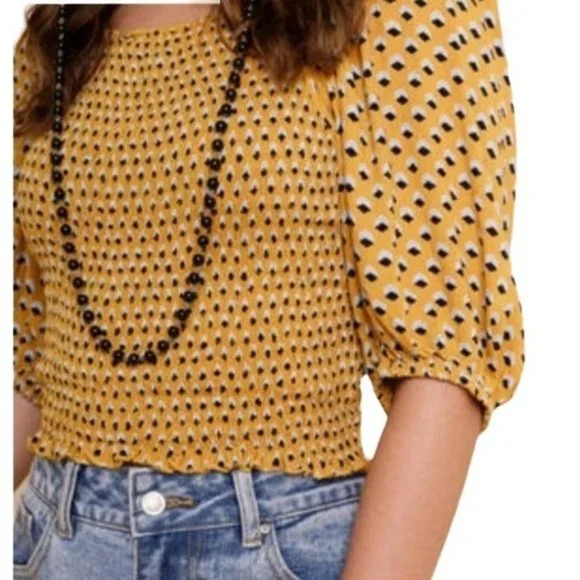 Puff Sleeve Dot Smocked Top Francesca's - Picture 2 of 5